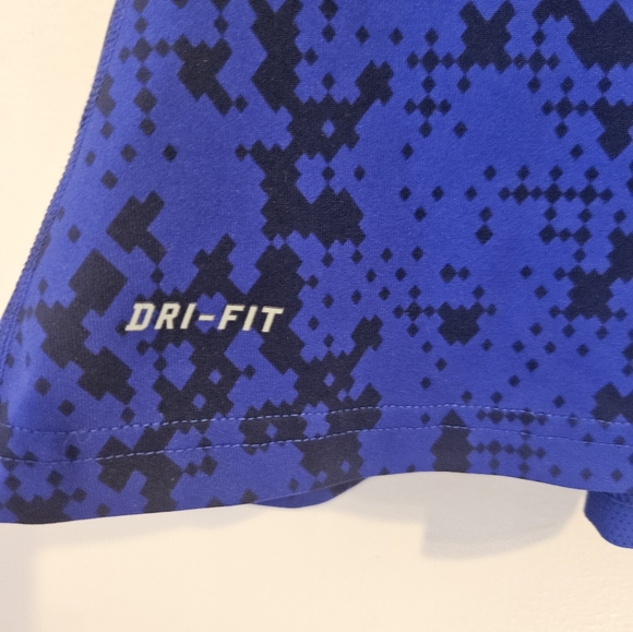 NIKE DRIFIT workout tank with bra support - Picture 3 of 4